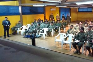 Prensa UC Temuco » Profesionales de Medicina Veterinaria dictan charla sobre tenencia responsable de mascotas en contexto militar
