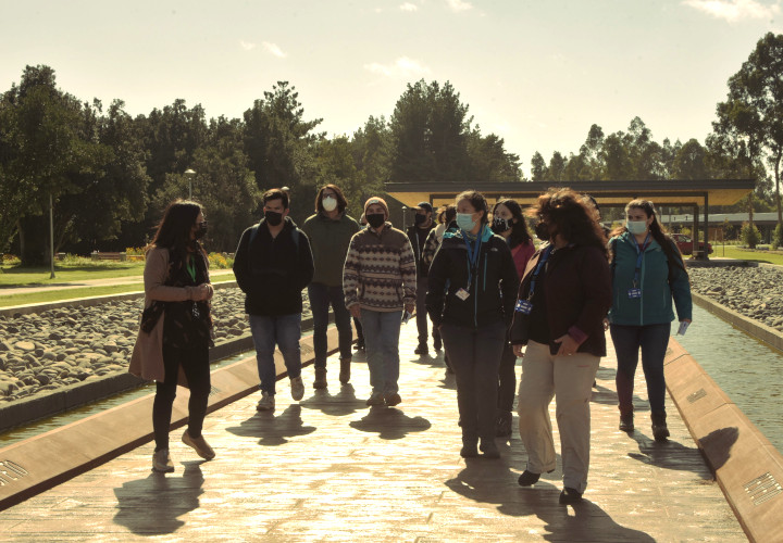 Estudiantes y académicos de Recursos Naturales UCT conocen anticipadamente el Parque Urbano Isla Cautín > UCT