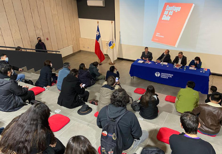 Académicos y alcalde de Temuco dialogaron sobre los desafíos del proceso de descentralización en presentación del libro “Santiago no es Chile” > UCT