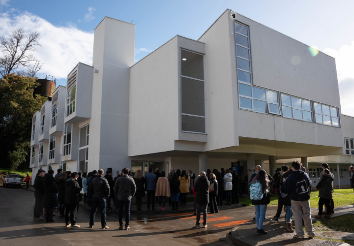 UCT invirtió $2.000 millones en nuevo edificio para la formación docente > UCT